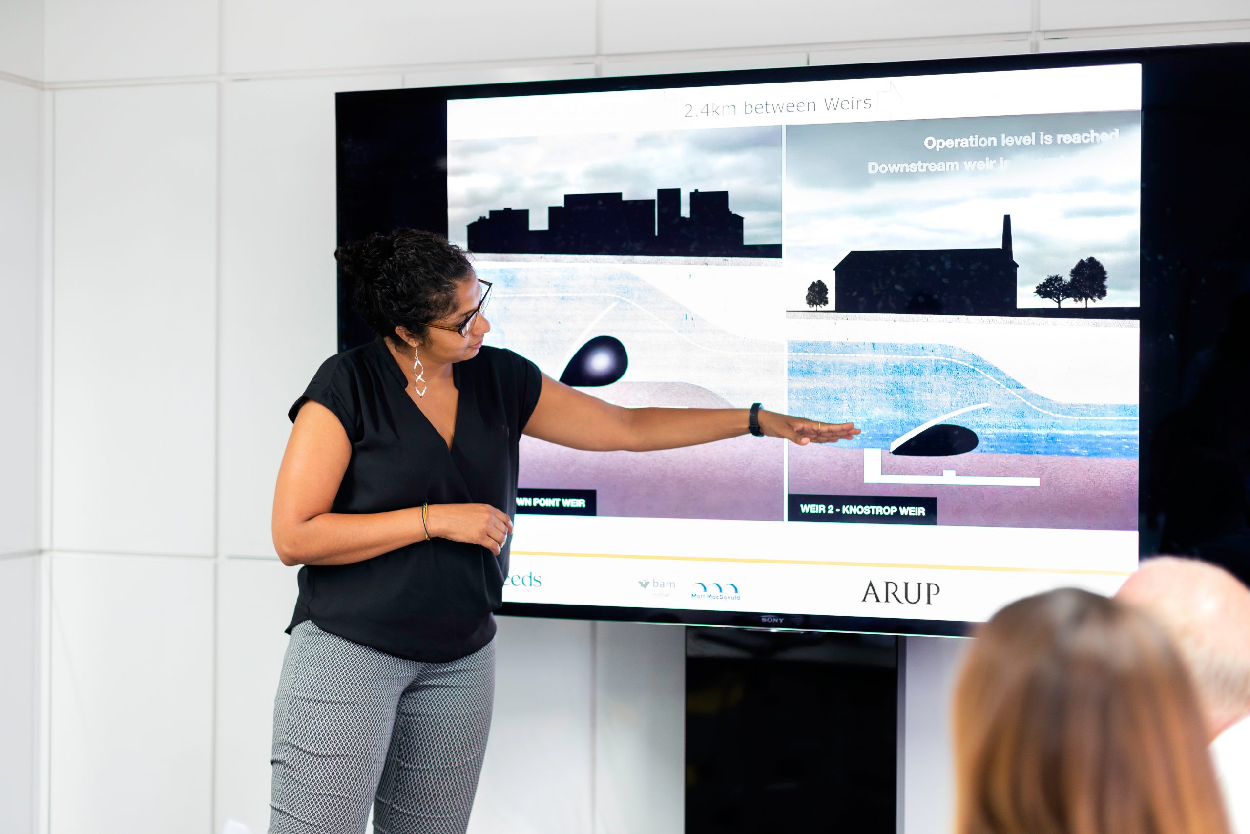 Woman presenting a Powerpoint presentation